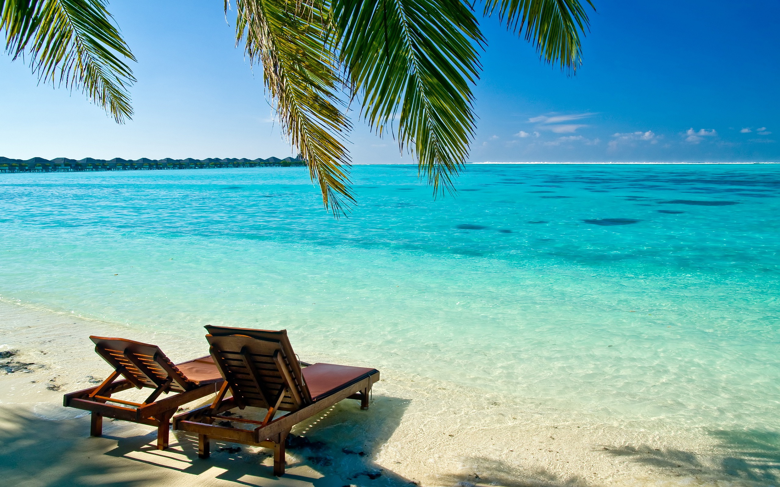 7022766-maldives-tropical-beach